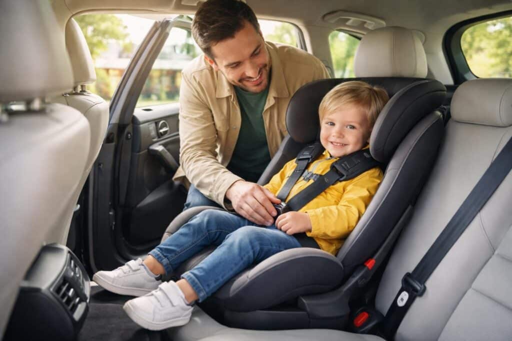 assurez la sécurité de votre enfant lors des trajets vers la maternelle grâce à nos conseils et solutions adaptés pour un voyage serein et protégé.