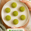 Boulettes de petits pois pour bébé dans un bol, prêtes à être servies