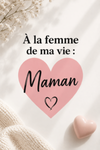 Femme heureuse recevant un cadeau de la part de sa fille