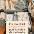 Checklist pour la valise de maternité avec des éléments essentiels pour les mères et les bébés