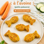 Une assiette de galettes de légumes à l'avoine pour bébé, garnies de légumes colorés.