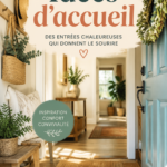 Une table joliment décorée pour un accueil chaleureux