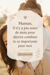 Femme souriante recevant une carte de vœux d'amour de son enfant.