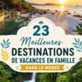 Une famille heureuse découvrant une destination de vacances en plein air.