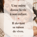 Une mère regardant son enfant avec amour et tendresse, symbolisant la profonde connexion entre eux.