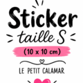 Sticker calamar sur un mur de chambre d'enfant, créant une ambiance marine.
