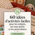 Un parent et un enfant jouant ensemble à un jeu de société dans un cadre familial chaleureux.