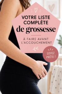 Femme enceinte préparant sa valise pour l'accouchement, checklist en main