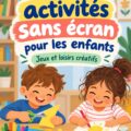 Un enfant souriant en train de dessiner sur une table avec des crayons de couleur, illustrant des activités sans écran.