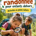 Enfants jouant à des jeux de randonnée en plein air dans la nature